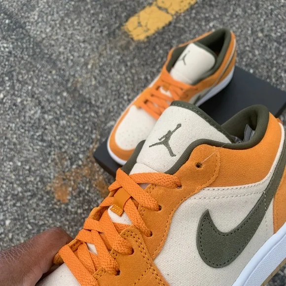 Jordan 1 low olive & curry - Picture 5 of 5